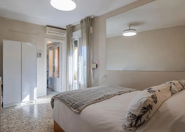 Apartman Cozy Retreat With Patio Steps From Alcazar *