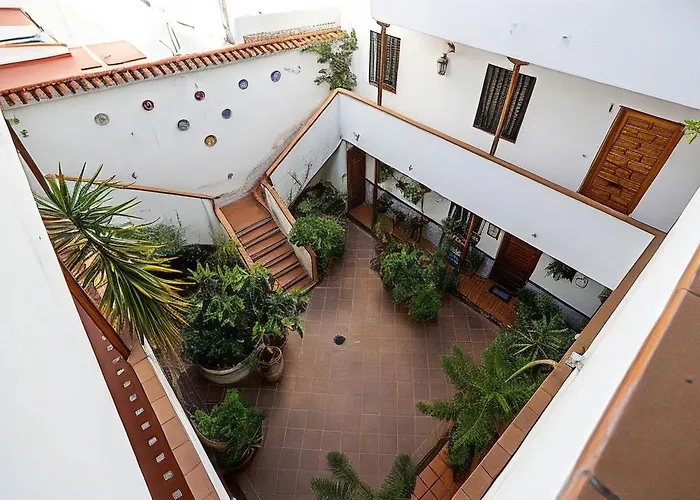 Cozy Retreat With Patio Steps From Alcazar Córdoba