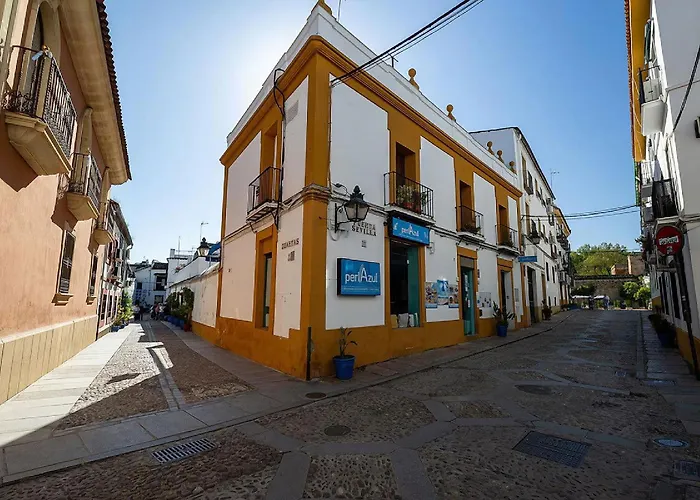 Cozy Retreat With Patio Steps From Alcazar Apartman *