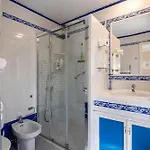 Cozy Retreat With Patio Steps From Alcázar *
