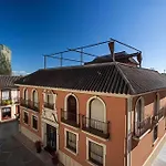 Cozy Retreat With Patio Steps From Alcázar Apartamento *