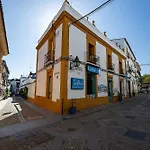 Cozy Retreat With Patio Steps From Alcázar Apartamento *