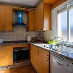 Cozy Retreat With Patio Steps From Alcázar Apartamento *