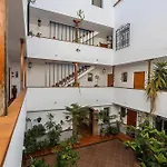 Cozy Retreat With Patio Steps From Alcázar *