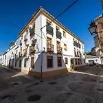 Lägenhet Cozy Retreat With Patio Steps From Alcazar Córdoba