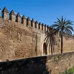 Cozy Retreat With Patio Steps From Alcázar Apartamento
