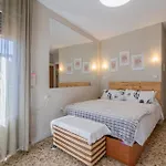 Cozy Retreat With Patio Steps From Alcazar Lägenhet *