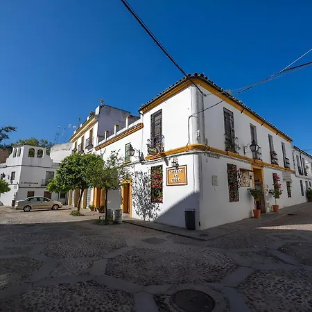 Cozy Retreat With Patio Steps From Alcazar 科爾多瓦