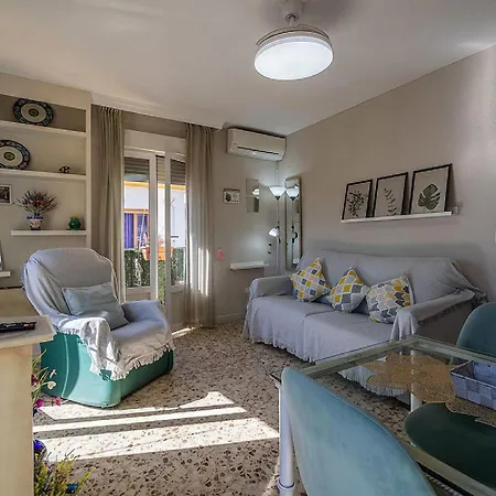 Cozy Retreat With Patio Steps From Alcázar Apartamento *