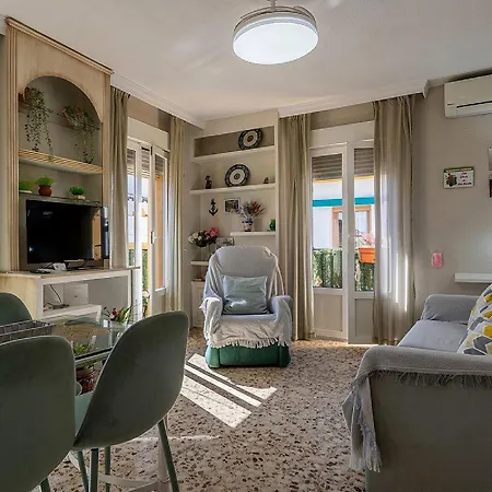 Cozy Retreat With Patio Steps From Alcázar Apartamento *