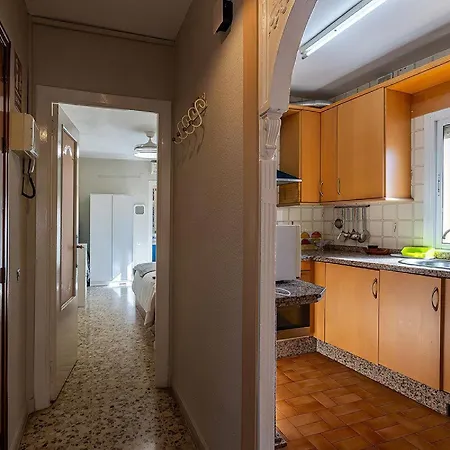 Apartamento Cozy Retreat With Patio Steps From Alcázar Córdova