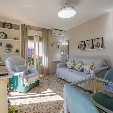 Apartment Cozy Retreat With Patio Steps From Alcazar *