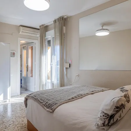Cozy Retreat With Patio Steps From Alcazar Cordoba