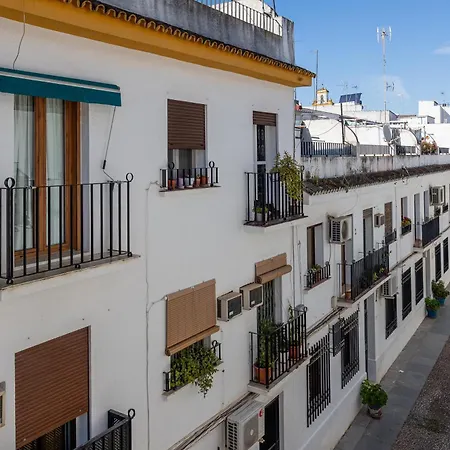 Cozy Retreat With Patio Steps From Alcázar Appartamento *