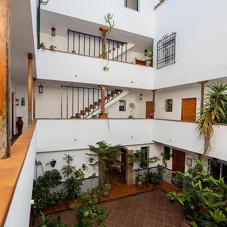 Cozy Retreat With Patio Steps From Alcázar Appartamento Cordova