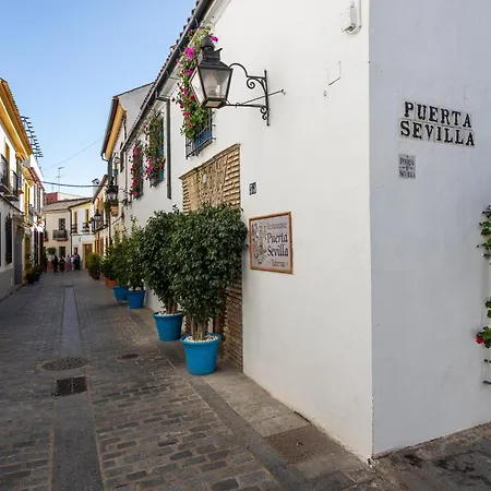 Cozy Retreat With Patio Steps From Alcázar * Cordova