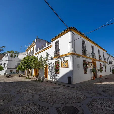 Appartamento Cozy Retreat With Patio Steps From Alcázar Cordova