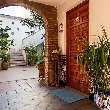 Appartamento Cozy Retreat With Patio Steps From Alcázar Cordova