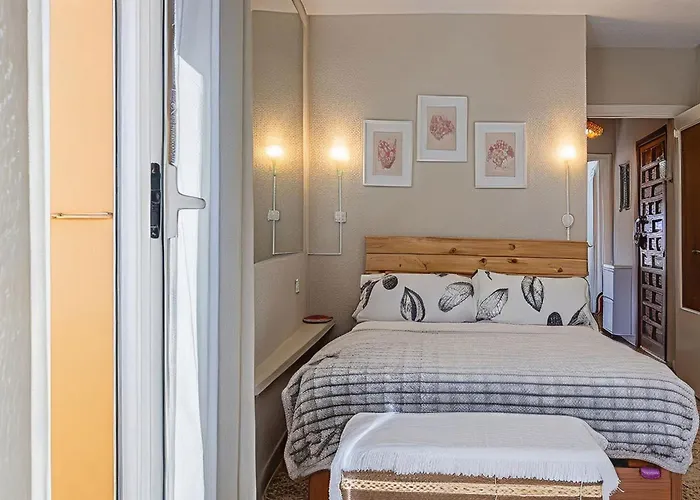 Cozy Retreat With Patio Steps From Alcazar Córdoba