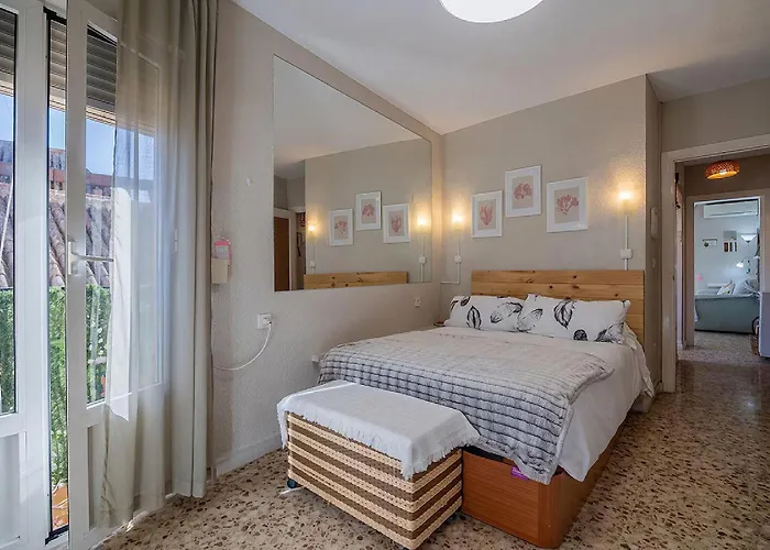 Cozy Retreat With Patio Steps From Alcazar 코르도바