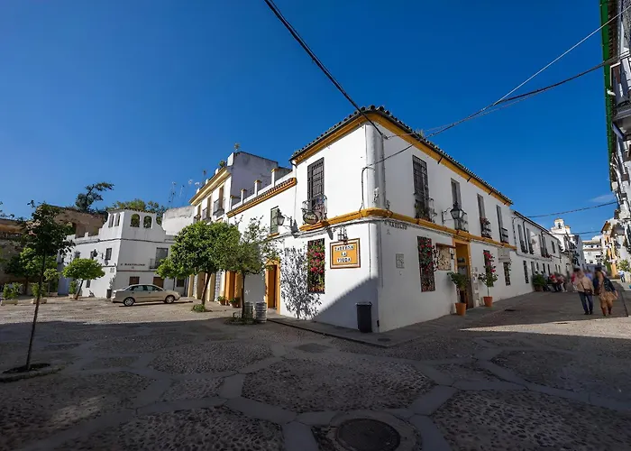 Cozy Retreat With Patio Steps From Alcazar 코르도바