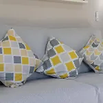 Apartamento Cozy Retreat With Patio Steps From Alcázar