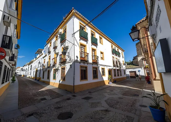 Cozy Retreat With Patio Steps From Alcazar شقة *