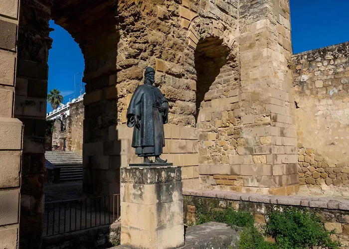 شقة Cozy Retreat With Patio Steps From Alcazar