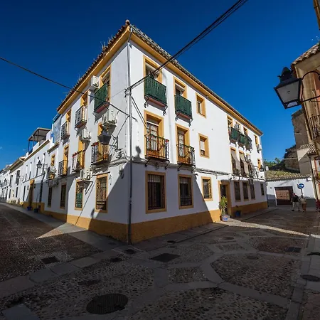 Apartment Cozy Retreat With Patio Steps From Alcazar Cordoba