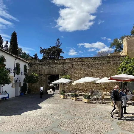 Cozy Retreat With Patio Steps From Alcazar Cordoba